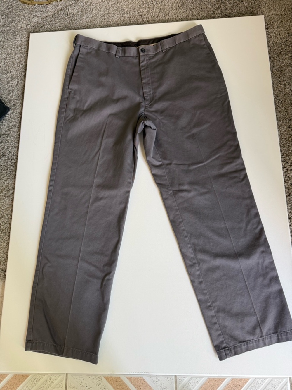 Haggar Men's Gray Straight-Leg Chinos